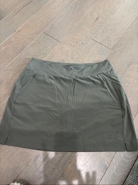 Athleta Olive Active Mini Skort with Zipper Pockets